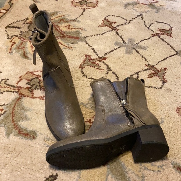 Clarks size 7 taupe boots - Picture 4 of 6